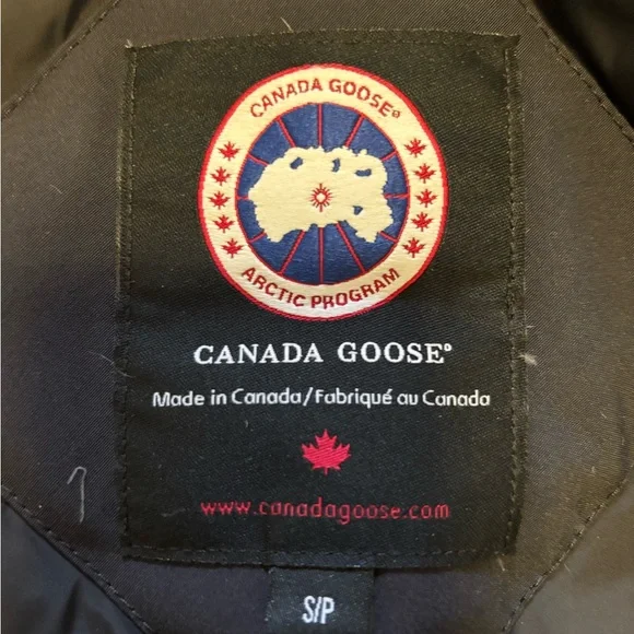 Canada Goose Women's Rossclair Jacket in Navy Size Small WITH FOX FUR TRIM - Picture 7 of 13